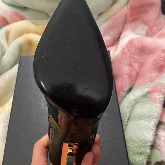 YSL Opyum Pumps in patent leather with gold-tone heel. - Picture 9 of 10